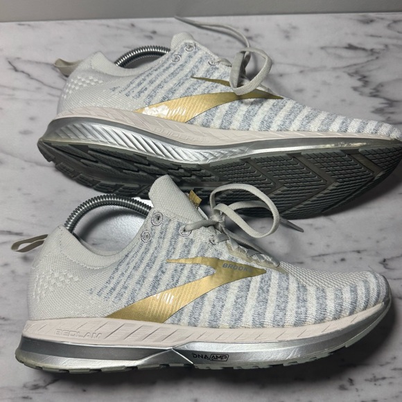 Women’s size 10 Brooks Bedlam 2 White Grey Gold Athletic Running Shoes - Picture 4 of 11